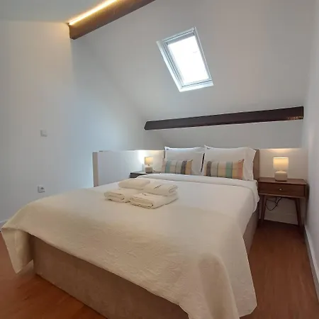 Semesterbostad Charming Loft With Ac And Washing Machine Oporto