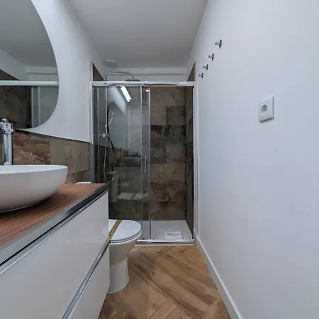 Semesterbostad Charming Loft With Ac And Washing Machine
