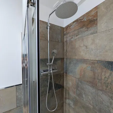 Charming Loft With Ac And Washing Machine Semesterbostad