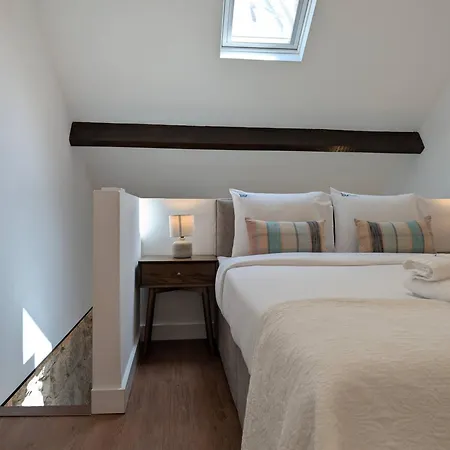 Semesterbostad Charming Loft With Ac And Washing Machine