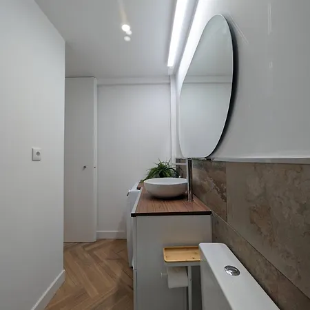 Charming Loft With Ac And Washing Machine Oporto